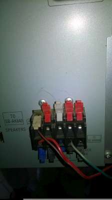 1. Achterkant van oude stereo, plus en min-400.jpg