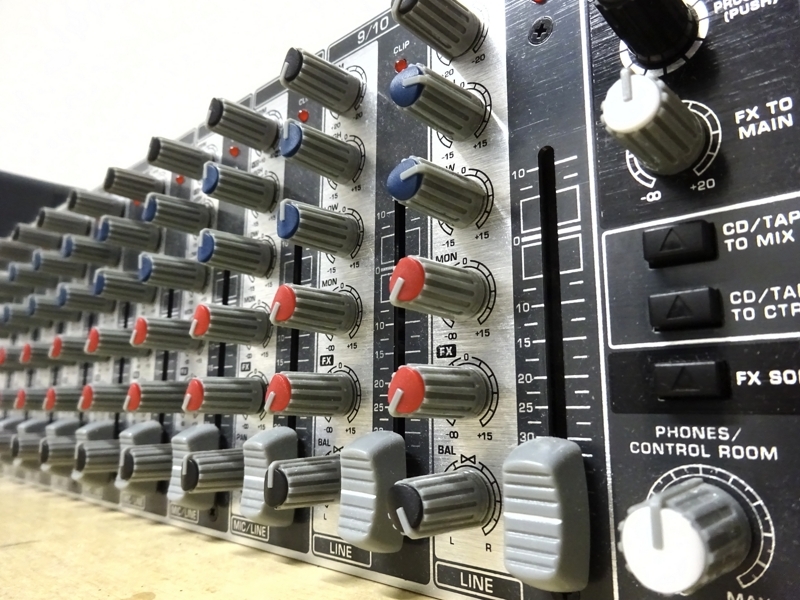 Behringer eurorack pro RX1202 FX 01.JPG