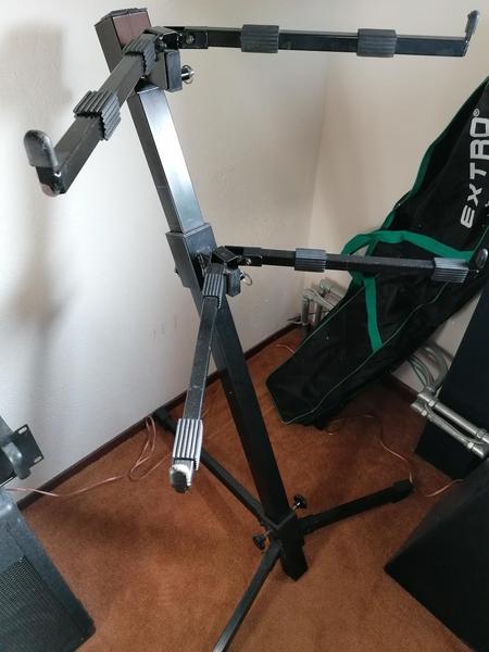 Synth_stand.jpg