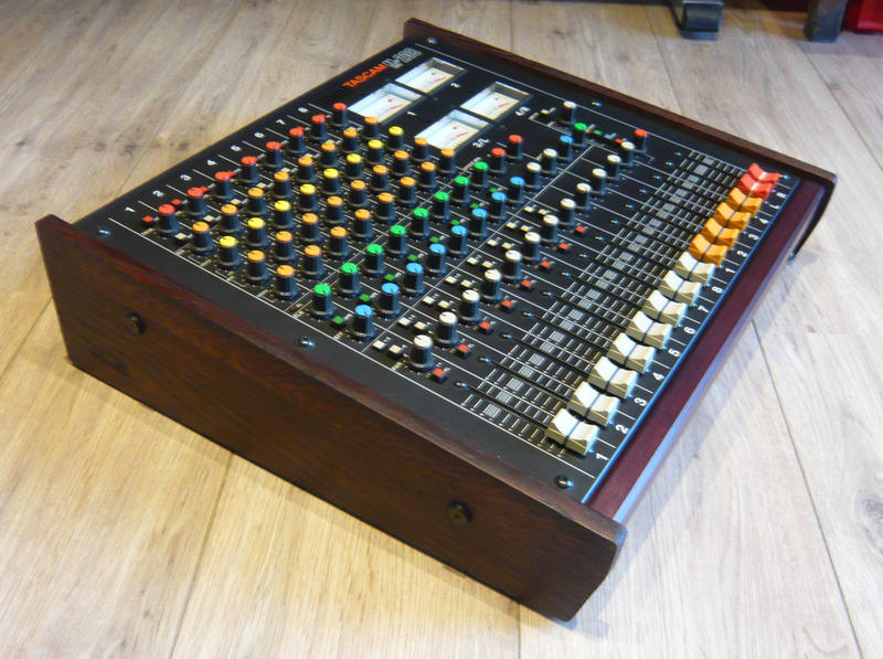 Tascam M-208.jpg