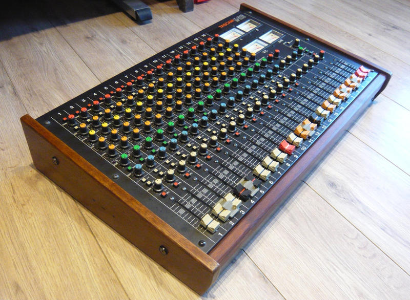 Tascam M-216.jpg