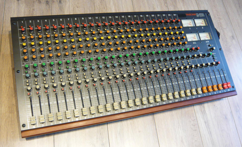 Tascam M-224.jpg