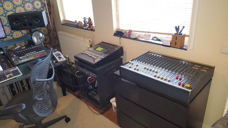 Click image for larger version  Name:	studio2.jpg Views:	0 Size:	56,5 KB ID:	3728193