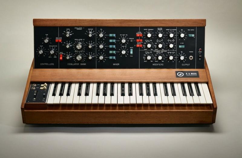 Moog Minimoog R.A. Moog-01.jpg