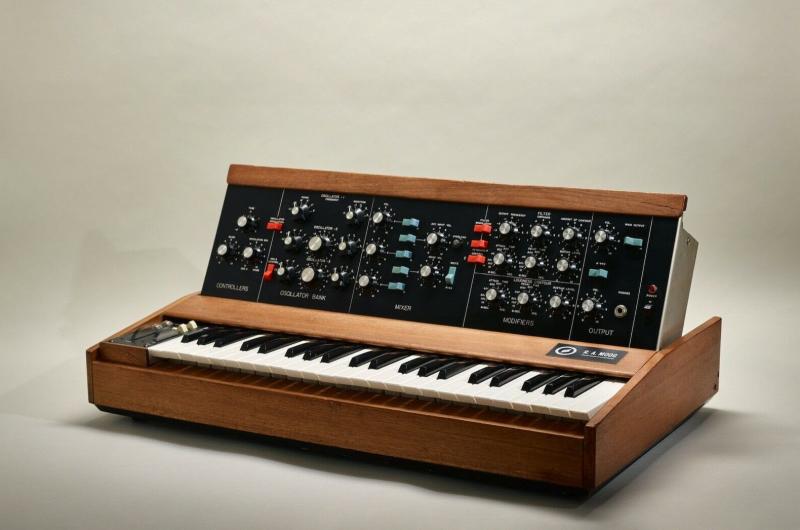Moog Minimoog R.A. Moog-02.jpg