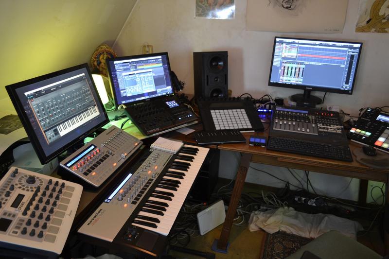 Click image for larger version  Name:	studio 2020 - 01.jpg Views:	0 Size:	67,5 KB ID:	3779935