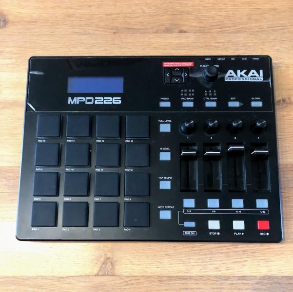 Akai MPD226