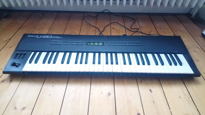 Roland U-20 200€.jpg
