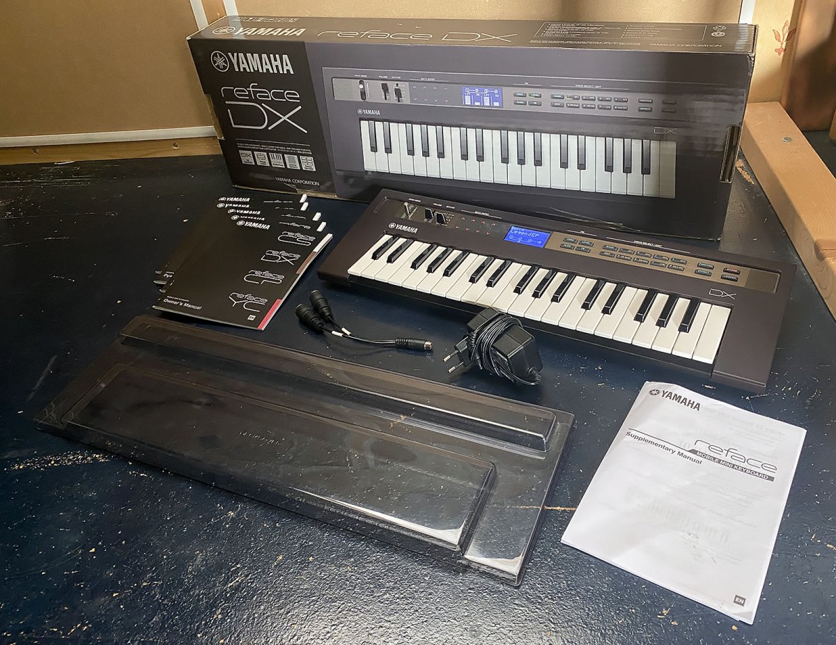 Yamaha reface DX FM synthesizer_01.jpg