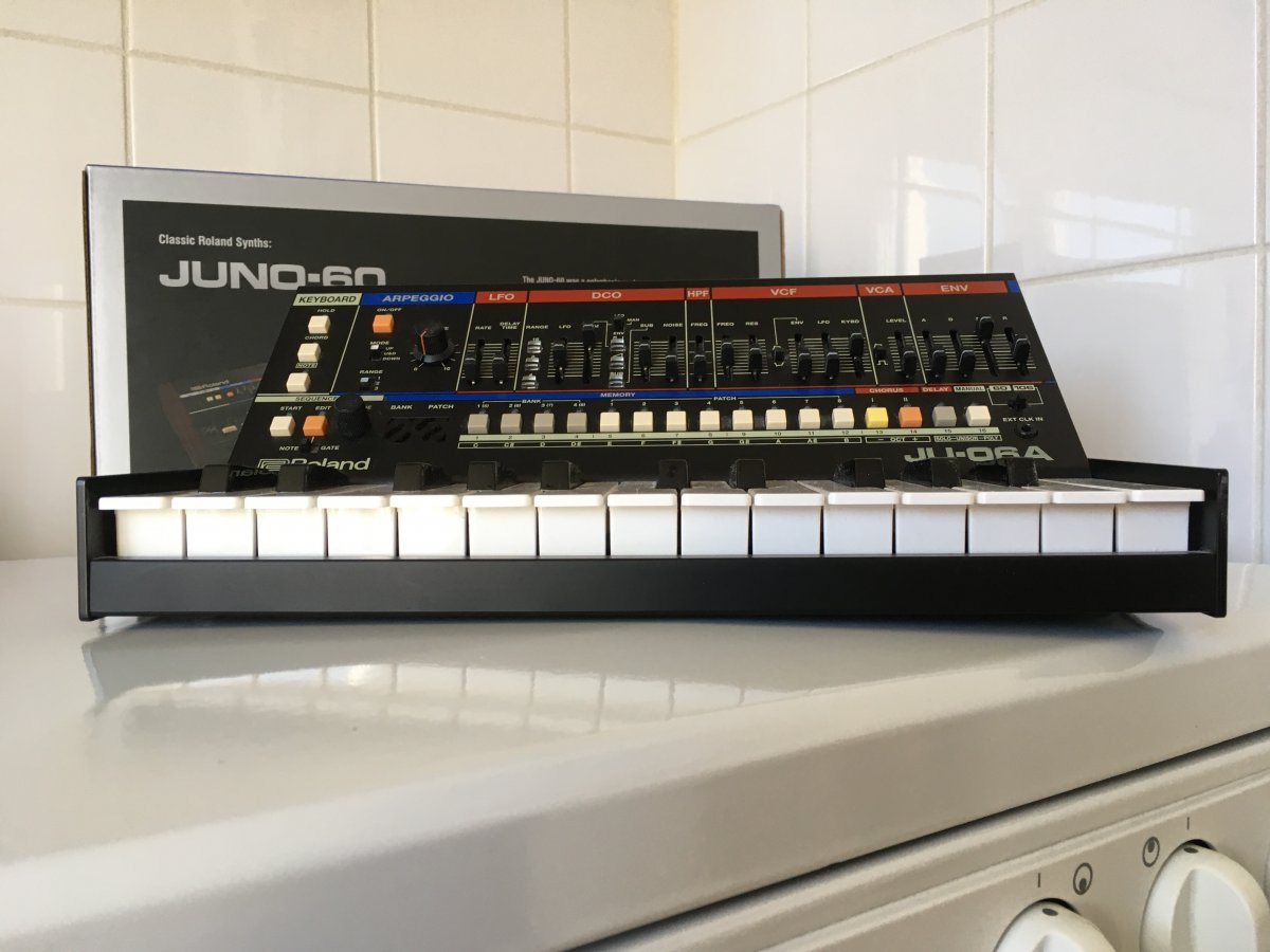 Roland JU-06A 1.JPG