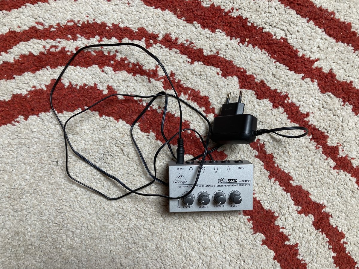 Behringer micro amp HA400.JPG