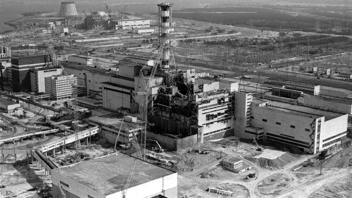 220311180054-02-chernobyl-1986.jpg