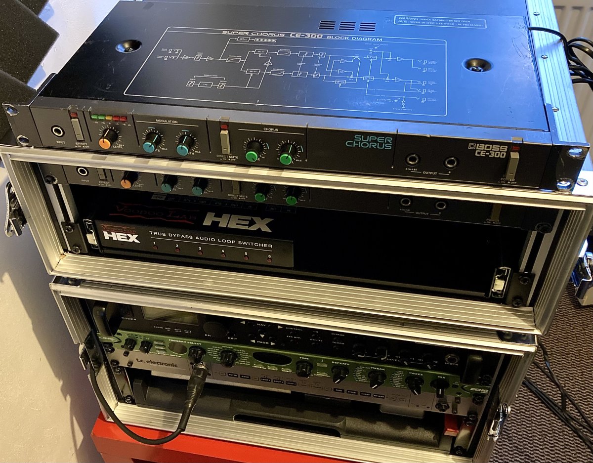 BOSS CE-300 - 03.jpg