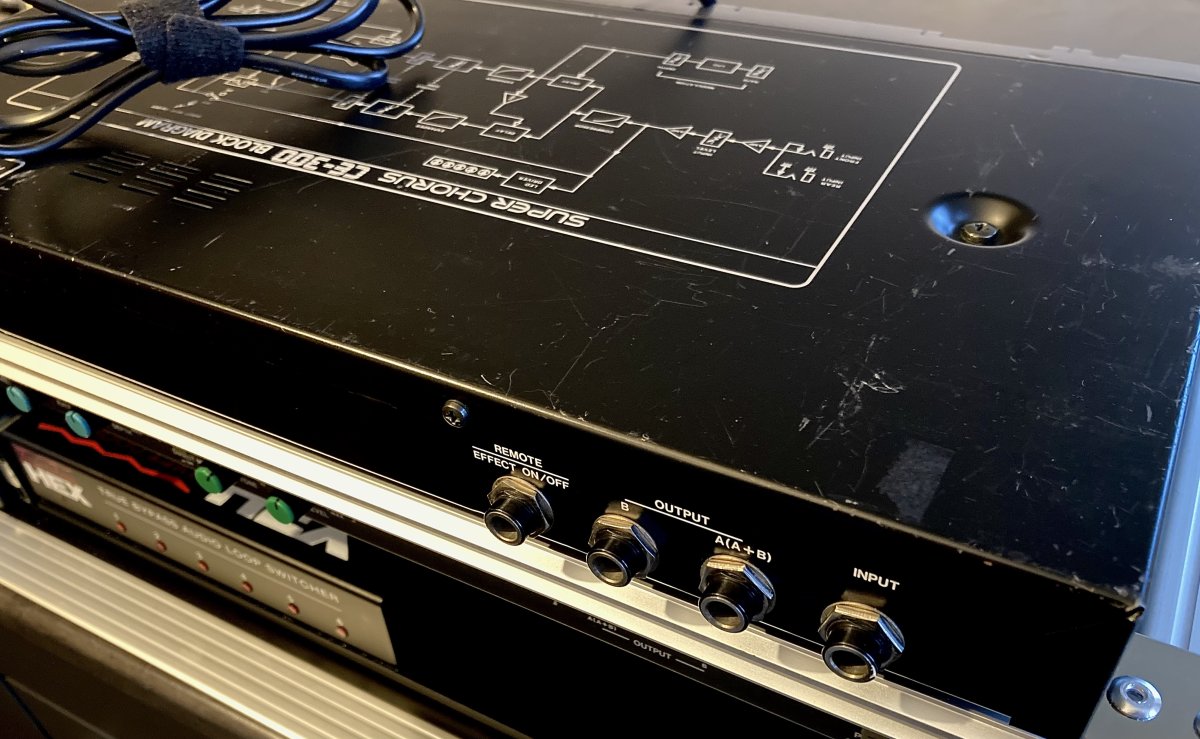 BOSS CE-300 - 04.jpg