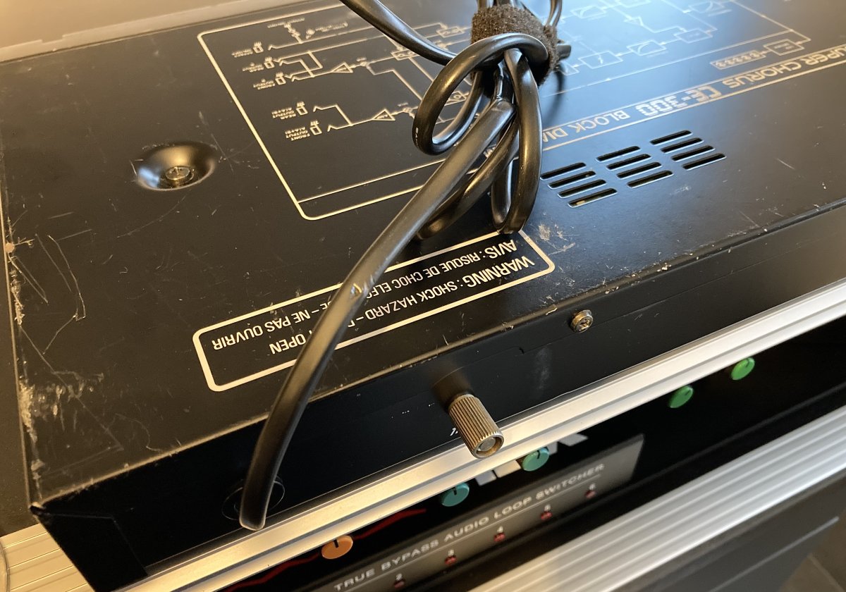 BOSS CE-300 - 05.jpg