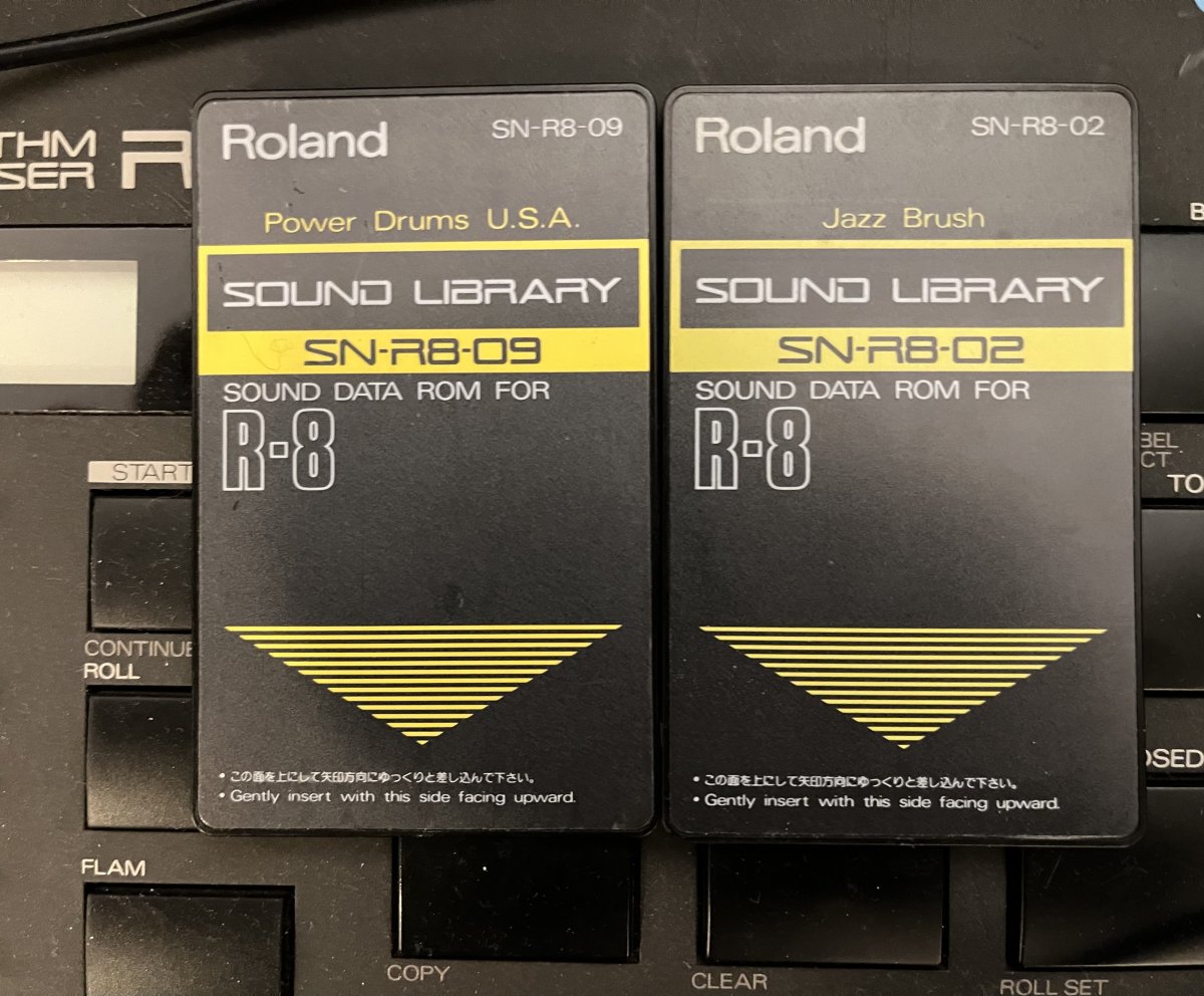 Roland R8 kaarten.jpeg
