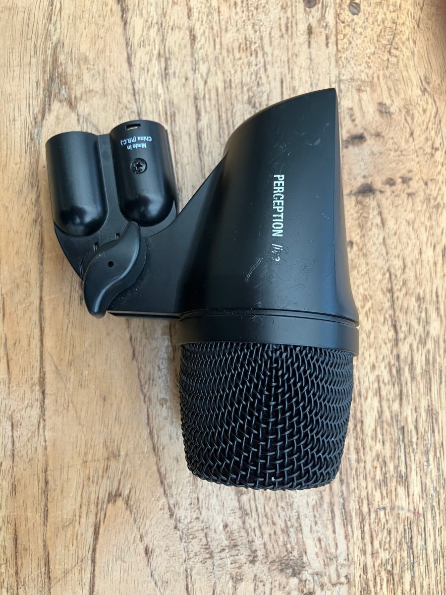 AKG P2.jpg