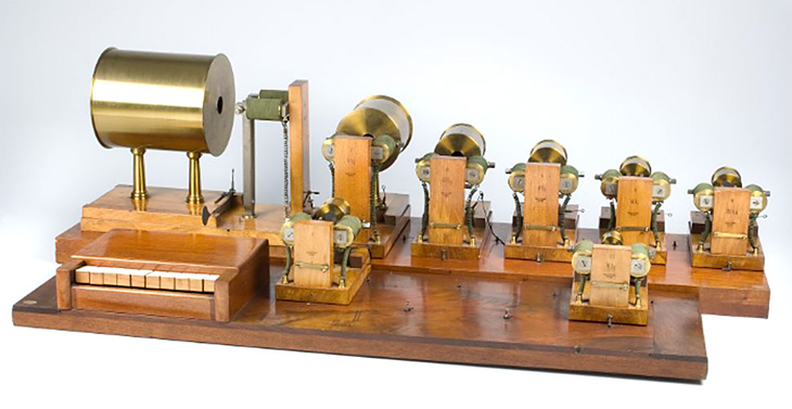 helmholtz-sound-synthesizer.jpg