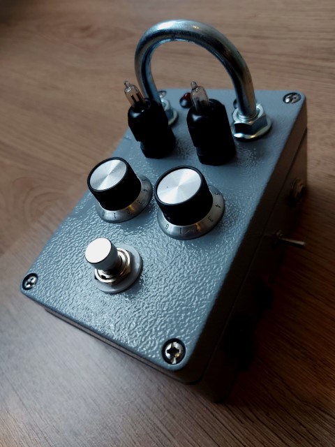 MagAmp neon distortion pedal.jpg