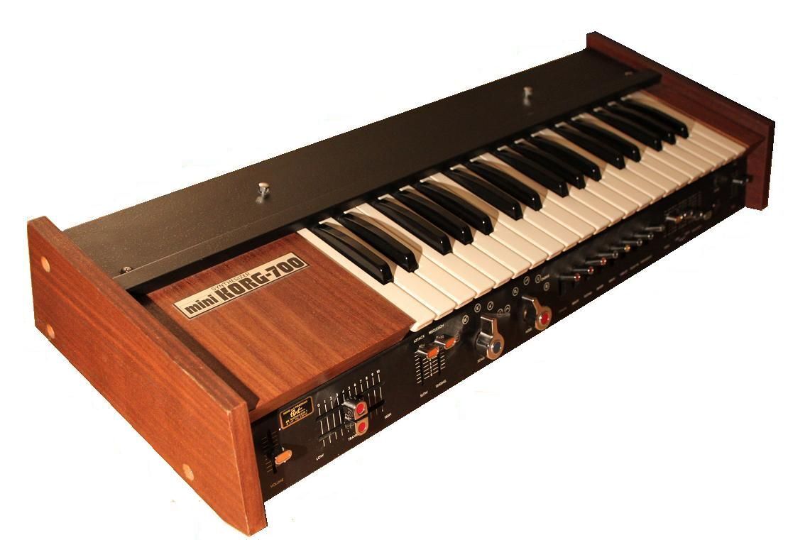 2_Mini-Korg-700-seitlich.jpeg