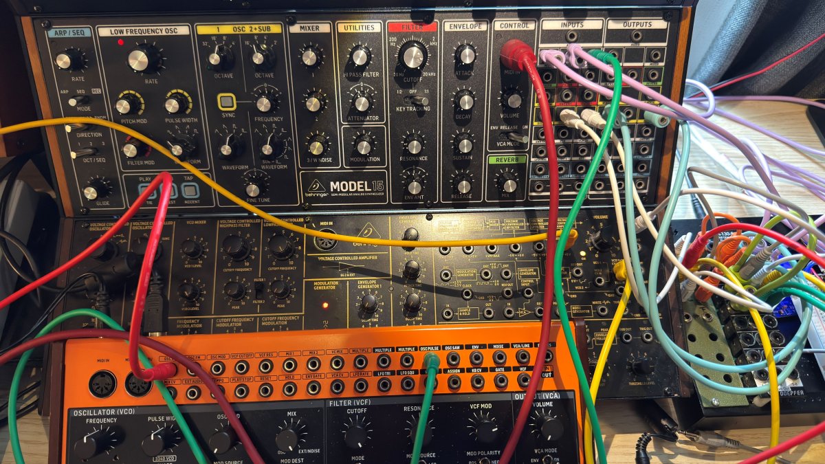 ay-3-8910_to_CV_setup2.jpg