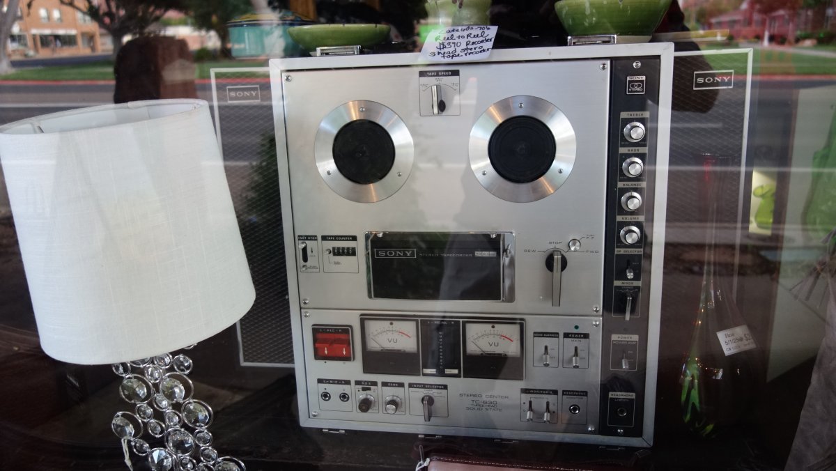 sony tc 630 in etalage in Kanab 2025.jpg