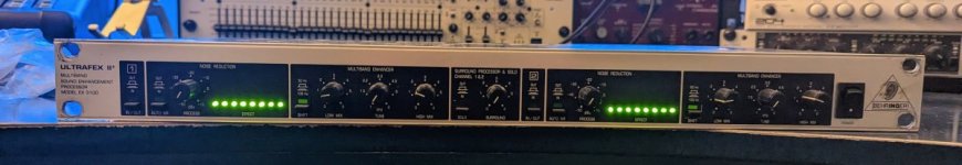 7.1 - Behringer UltaFex II - EX 3100.jpg